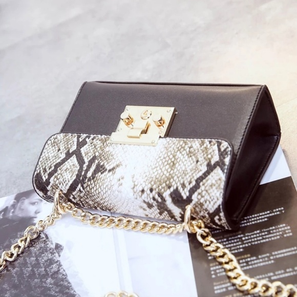 Black Ombre cross body bag in snake print🆕️ - Picture 7 of 8